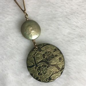 Golden shell & pearl necklace